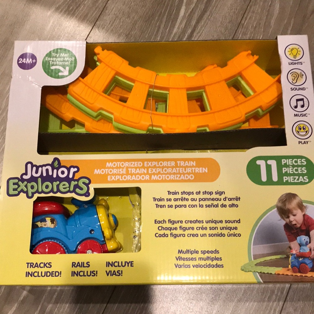 Junior Explorers motorized train 11 piece set